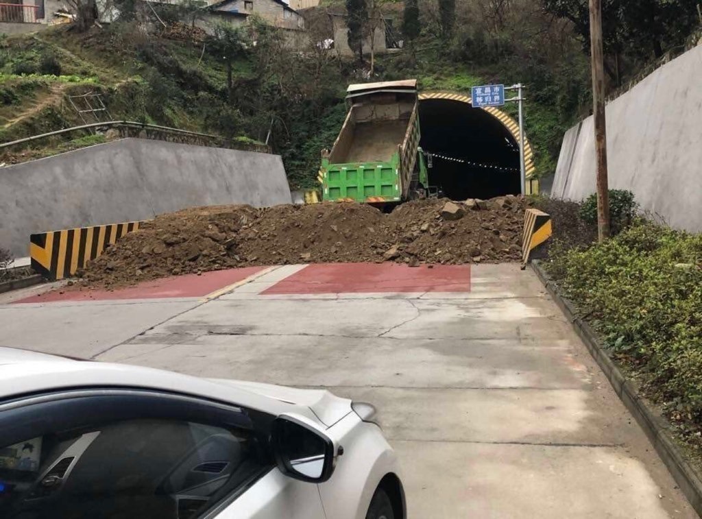 新型コロナウイルス武漢封鎖トンネル
