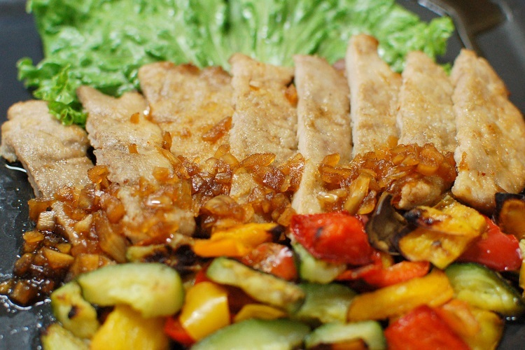 豚ヒレ肉と彩り野菜のフィナデニソース