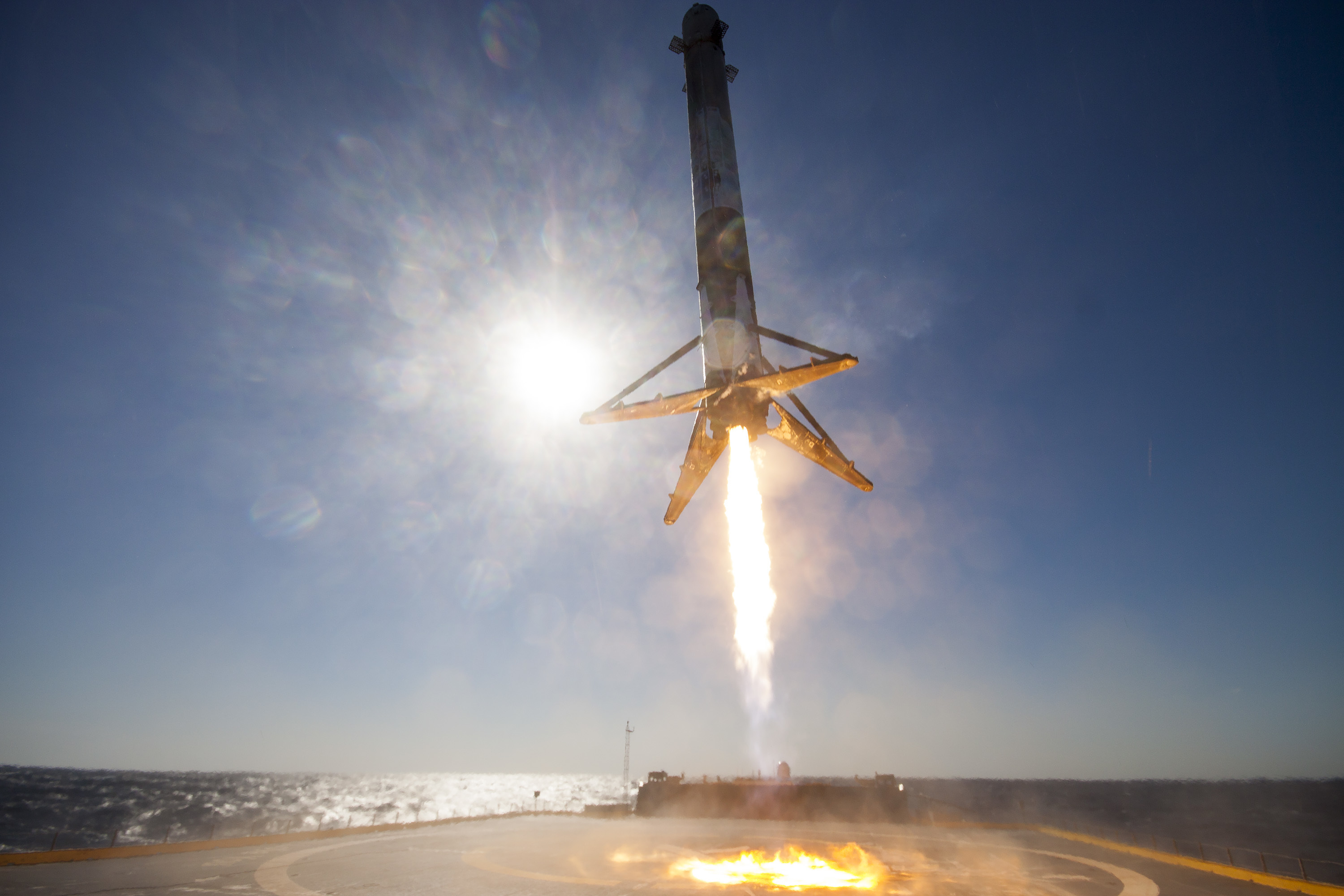 CRS-8_first_stage_landing_(25788014884).jpg