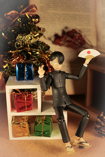 ツバキアキラが撮った、figma、R・田中一郎。クリスマスなので、浮かれている、あ〜るくん。でも、クリスマスが何なのか、いまいちわかってない。