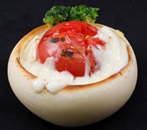 トマト丸ごとホワイトチーズシチューパン　