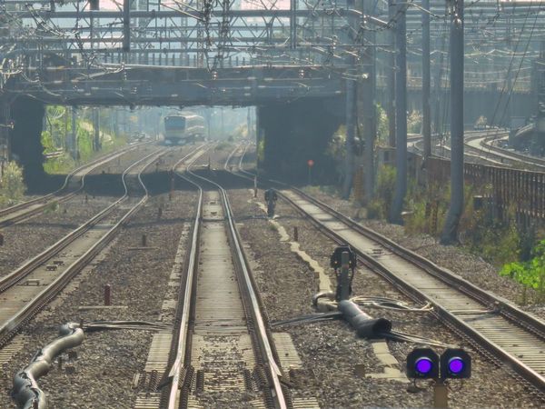 品川駅の引上線廃止に伴い大井町～品川間に新設された渡り線。周辺には入換信号機や停目もあり、本線上での折り返しも可能。
