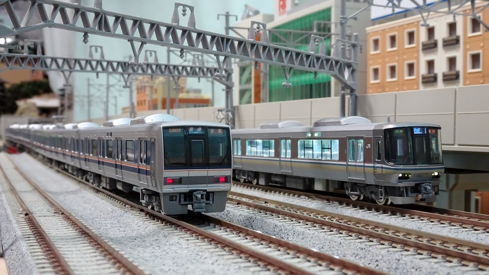 TOMIX 207系1000番台（新塗装）が入線 - ビスタ模型鉄道（エヌゲージ日記）